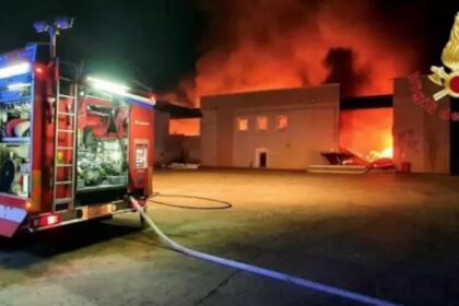 Immagini dell'incendio a Barra