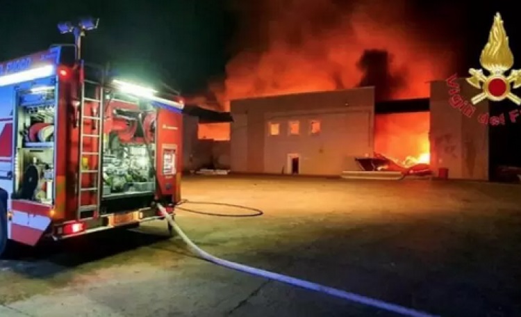 Immagini dell'incendio a Barra