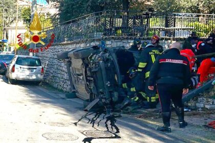 A Fontanarosa uomo incastrato sotto le lamiere di un'auto