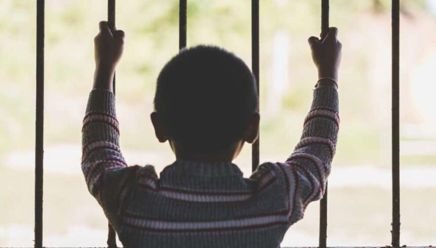 Bambino in carcere